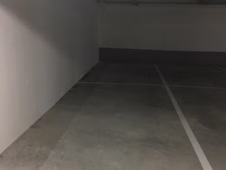 double place de parking sécurisée