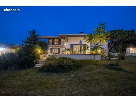 maison 6 pièces 225 m²