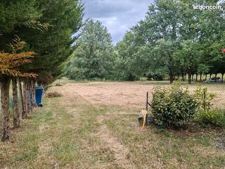 terrain 1300m²