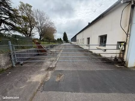 bâtiment d'activité 1 673 m² sur terrain 4 359 m² – châteauneuf-du-faou