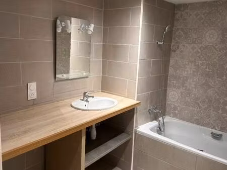 appartement rénové au cœur du vieux village des mages