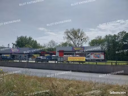 local commercial 1 080 m²