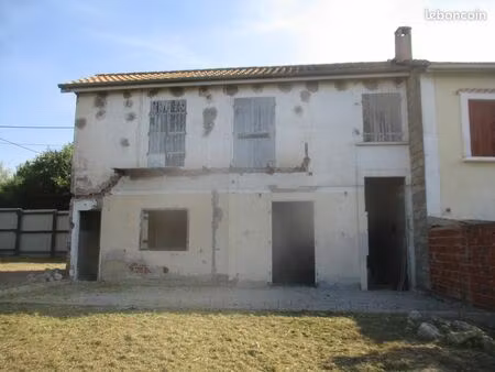 terrain avec petite maison