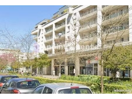 commerce santé 159 m²
