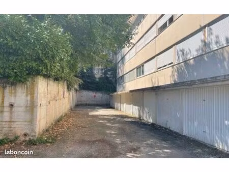 garage fermé à louer