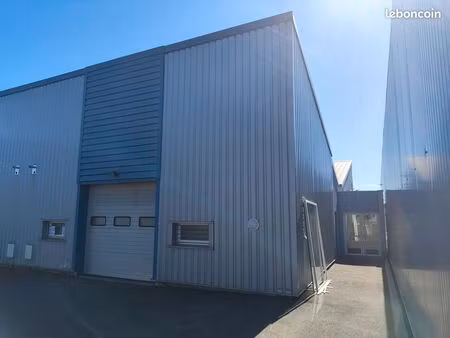 local d'activité 135m² - atelier / dépôt