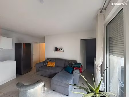 appartement /garage/ grande terrasse