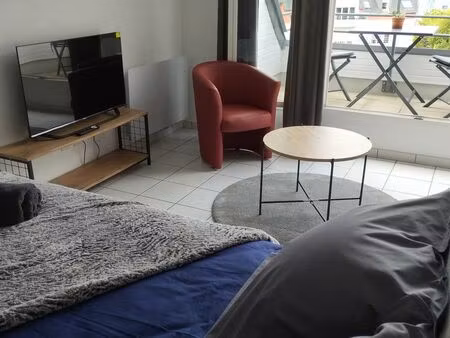 t1 de 35 m² meublé  bail etudiant 9 mois / parking privé fermé dans la résidence / terrass
