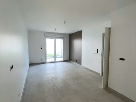 location appartement meublé 1 chambre saint laurent avec jardin