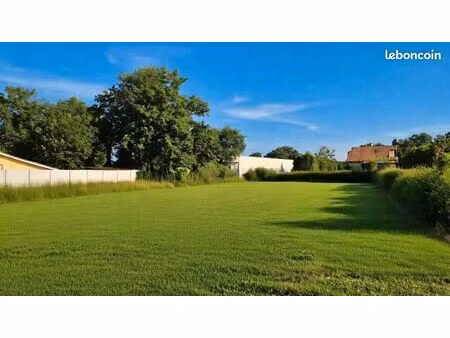terrain 600 m² lanton