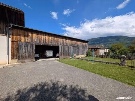 loft/atelier/surface 1 pièce 141 m²