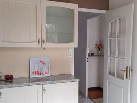 appartement t3 . 56 m2. rdc surelevé. exposition sud. accès parc . quartier bajatière