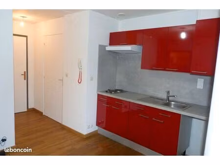 joli studio meublé en parfait état