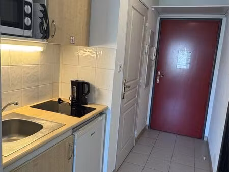 studio en face de l’hôpital nord