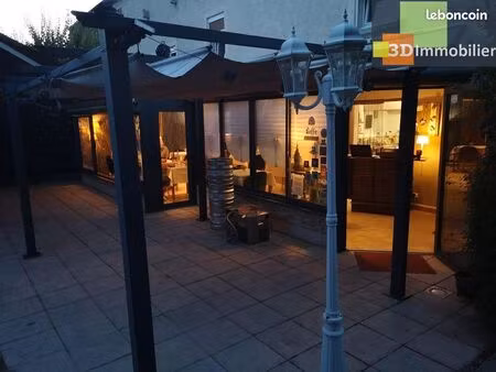 local 250 m² dole