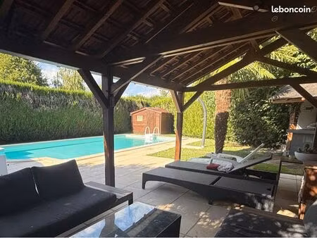 maison familiale rénovée avec piscine