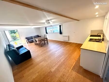 appartement dans zone tranquille au dessus cabinet paramédical