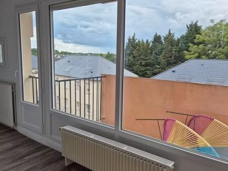 location d'un studio a 10 mn du centre ville d'orleans et 5 mn des quais de loire