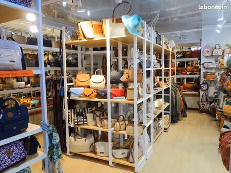 magasin de maroquinerie  bagagerie et accessoires de mode