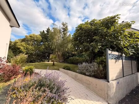 bourgbarré – maison familiale de 116 m² sur terrain clos d'environ 750 m²  située au calme