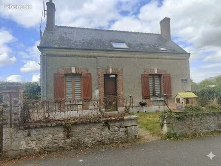maison ancienne rénovée avec charme – jardin 800 m² – st cyr du gault