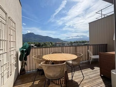 dernier étage avec terrasse et vue bastille – t2 moderne + garage – fontaine mairie