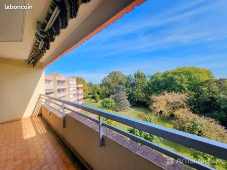appartement lumineux avec vue sur un magnifique parc