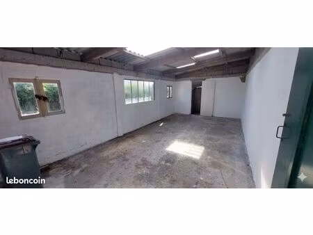 local 50m2 +20m2 extérieur