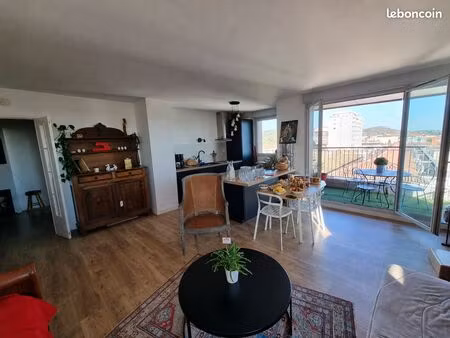 t3 rénové de 63 m² avec grand balcon  ascenseur et piscine