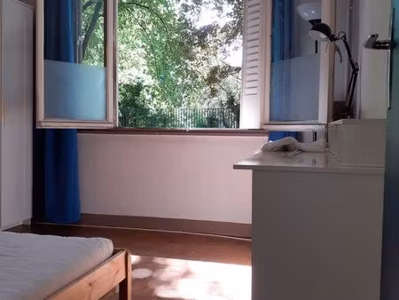 t3 rez-de-chaussée immeuble en s  lumineux et spacieux  meublé ou vide