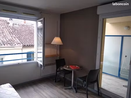studio meublé avec terrasse residence oxford proche gare
