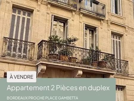duplex traversant-2 pièces vendu meublé et équipé-bordeaux au calme à deux pas de la place