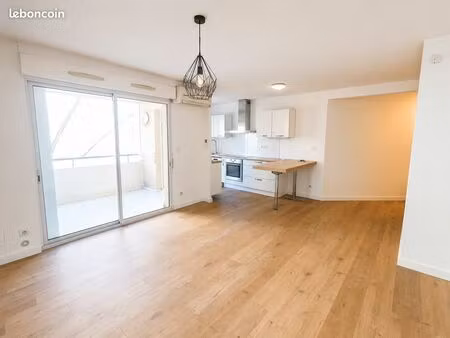 t3 traversant 53 m² avec loggia + garage en très bon état | rives du lez / port marianne