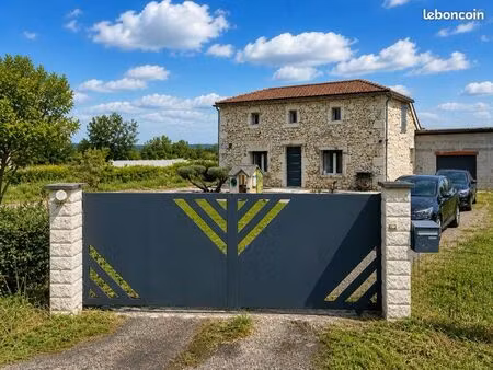 maison en pierre de 165m2 sur une parcelle de 8700m2 de terrain sur la commune de bias