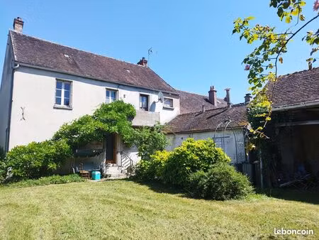 grande maison  dépendances ey jardin arboré