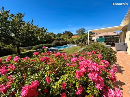 maison de plain-pied – 140 m² – terrain 824 m² avec piscine
