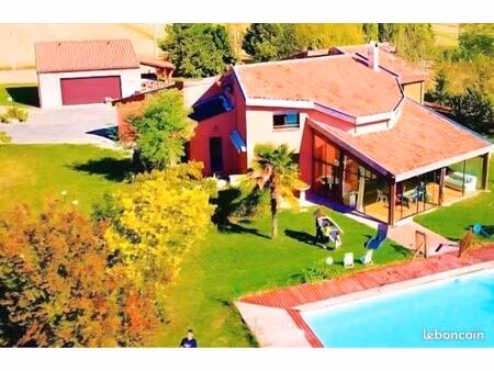 maison 250m2 garage 50m2 véranda jardin 2700m2