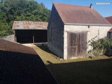 ensemble de biens immobiliers: maison  grange  hangar et terrain
