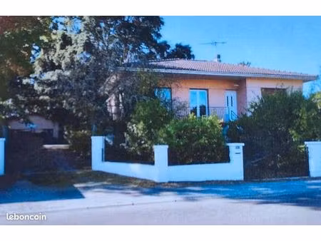 maison . 176 m2 . 8 pièces