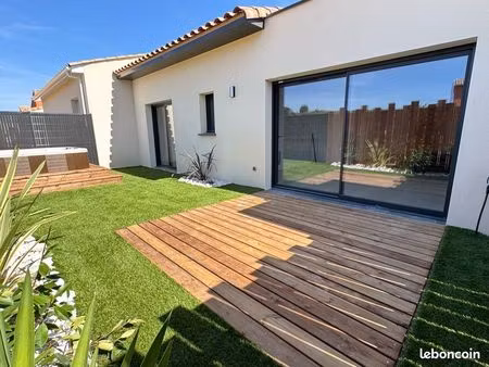 villa neuve sauvian jacuzzi