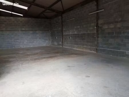 location hangar proche de granville