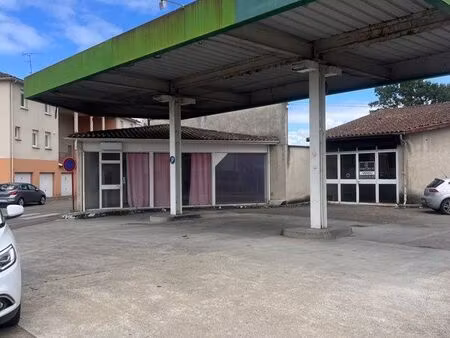 local commercial avec parking