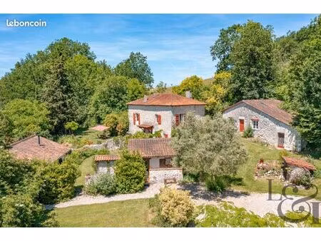 maison 10 pièces 254 m²