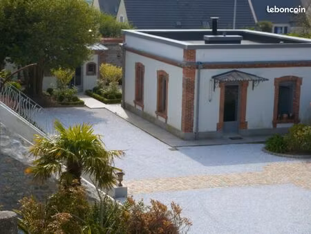 location d'une maison individuelle meublée  à l'intérieure d'une propriété   clos de mûrs 