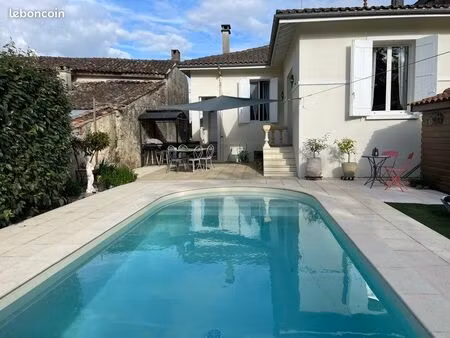 guîtres belle maison de ville à étage à 20 min de saint émilion