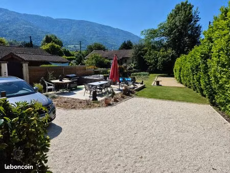 maison rénovée avec prestations modernes et grand terrain aménagé – 65 m² habitables sur 9