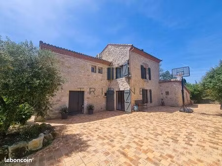 propriété 6 pièces 225 m²