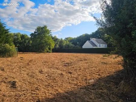 terrain constructible 1100m2 à saint denis en val
