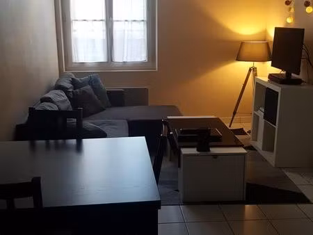 location appartement f2- 37190 azay le rideau centre