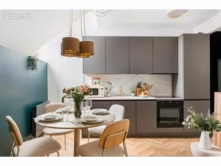 t3 rénové haut de gamme — 2 chambres — place grenette — grenoble hypercentre